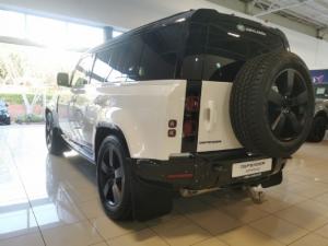 Land Rover Defender 110 D300 X-Dynamic HSE - Image 9