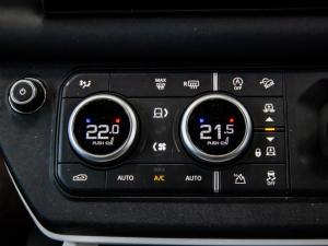 Land Rover Defender 110 D350 X-Dynamic HSE - Image 21