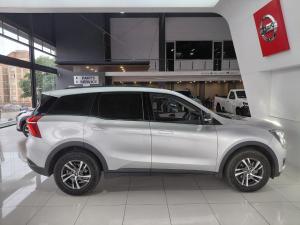 Mahindra XUV700 2.0T AX5 - Image 10