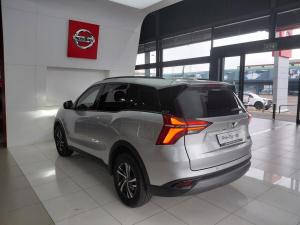 Mahindra XUV700 2.0T AX5 - Image 5