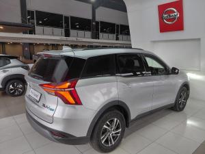 Mahindra XUV700 2.0T AX5 - Image 8