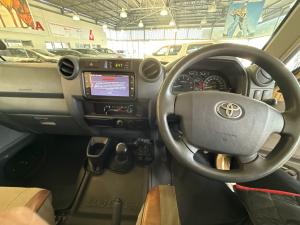 Toyota Land Cruiser 79 4.5D-4D V8 double cab LX - Image 12