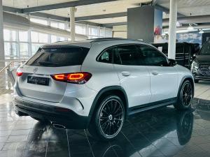 Mercedes-Benz GLA GLA200 Progressive - Image 2