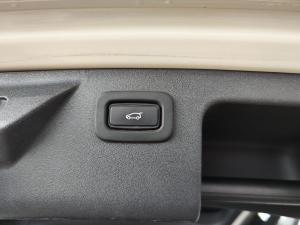 Land Rover Discovery Sport D180 R-Dynamic HSE - Image 12