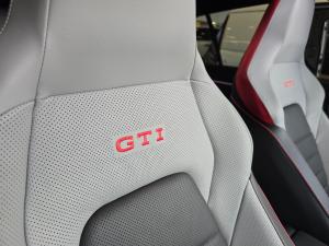 Volkswagen Golf GTI - Image 7