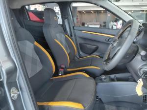 Renault Kwid 1.0 10 Anniversary Edition auto - Image 10