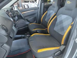 Renault Kwid 1.0 10 Anniversary Edition auto - Image 13