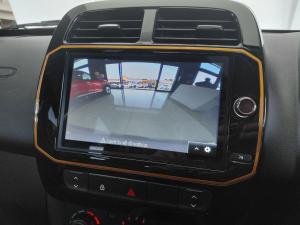 Renault Kwid 1.0 10 Anniversary Edition auto - Image 17