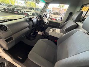 Toyota Land Cruiser 79 4.5D-4D LX V8 single cab - Image 7
