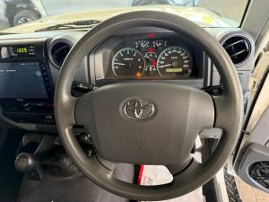 Toyota Land Cruiser 79 4.5D-4D LX V8 single cab - Image 8