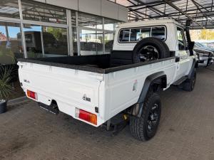 Toyota Land Cruiser 79 4.5D-4D LX V8 single cab - Image 2