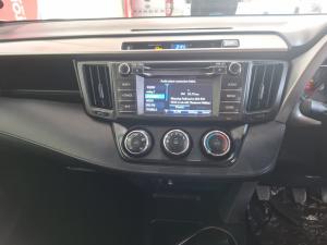 Toyota RAV4 2.0 GX - Image 14