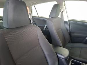 Toyota RAV4 2.0 GX - Image 16