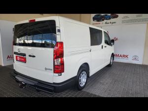 Toyota Quantum 2.8 LWB crew cab auto - Image 2