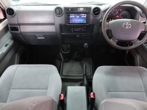 Toyota Land Cruiser 79 4.5D-4D V8 double cab LX 70th Anniversary - Image 6