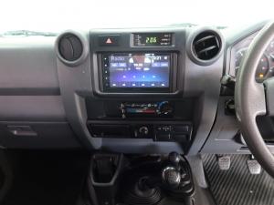 Toyota Land Cruiser 79 4.5D-4D V8 double cab LX 70th Anniversary - Image 13