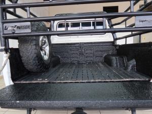 Toyota Land Cruiser 79 4.5D-4D V8 double cab LX 70th Anniversary - Image 18
