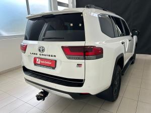 Toyota Land Cruiser 300 3.3D GR-Sport - Image 2