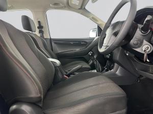 Isuzu D-MAX 250 HO HI-RIDE D/C - Image 17