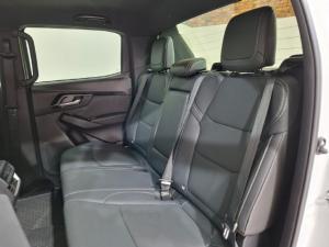 Isuzu D-Max 3.0TD double cab V-Cross 4x4 - Image 10