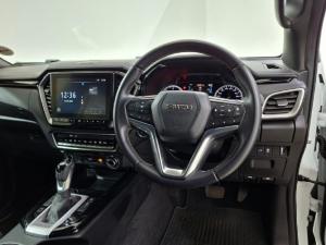 Isuzu D-Max 3.0TD double cab V-Cross 4x4 - Image 11