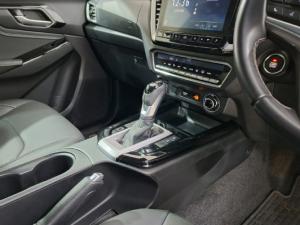 Isuzu D-Max 3.0TD double cab V-Cross 4x4 - Image 12