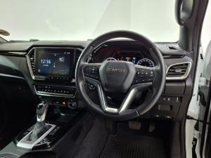 Isuzu D-Max 3.0TD double cab V-Cross 4x4 - Image 13