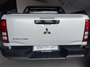 Mitsubishi Triton 2.4 BI-TURBO Di-DC 4X4 automaticD/C - Image 5