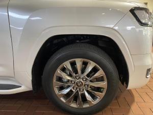 Toyota Land Cruiser 300 3.3D ZX - Image 5