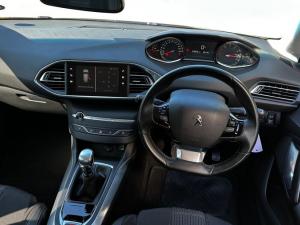 Peugeot 308 1.2T Allure - Image 17