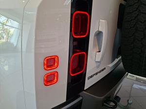 Land Rover Defender 110 D350 X-Dynamic HSE - Image 11
