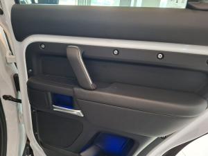 Land Rover Defender 110 D350 X-Dynamic HSE - Image 26