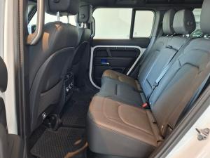 Land Rover Defender 110 D350 X-Dynamic HSE - Image 30