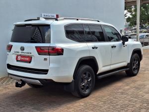 Toyota Land Cruiser 300 3.3D GR-Sport - Image 2