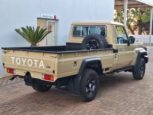 Toyota Land Cruiser 79 2.8GD-6 single cab manual - Image 2