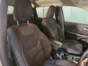 Jeep Cherokee 2.4L Longitude - Image 10