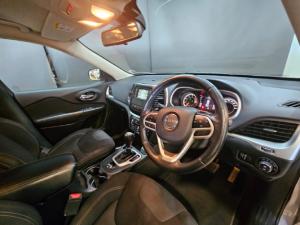 Jeep Cherokee 2.4L Longitude - Image 11