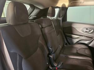 Jeep Cherokee 2.4L Longitude - Image 11