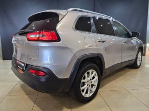 Jeep Cherokee 2.4L Longitude - Image 3
