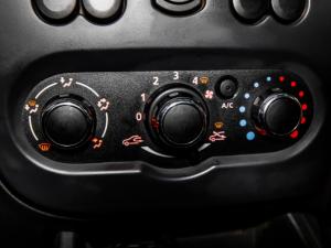 Nissan NP200 1.6i safety pack (aircon) - Image 8