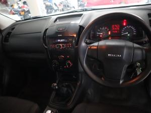 Isuzu D-Max 250 4x4 Hi-Ride - Image 10
