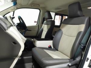 Toyota Quantum 2.8 LWB bus 11-seater GL - Image 12