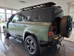 Land Rover Defender 110 D350 X-Dynamic HSE - Image 14