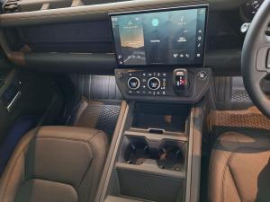 Land Rover Defender 110 D350 X-Dynamic HSE - Image 20