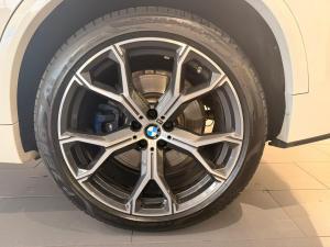 BMW X5 M50d - Image 19