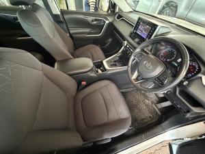 Toyota RAV4 2.0 GX auto - Image 13