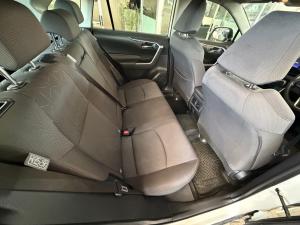 Toyota RAV4 2.0 GX auto - Image 14