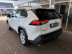 Toyota RAV4 2.0 GX auto - Image 17