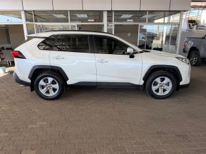 Toyota RAV4 2.0 GX auto - Image 3