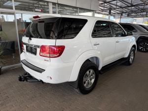 Toyota Fortuner 3.0D-4D 4x4 - Image 2